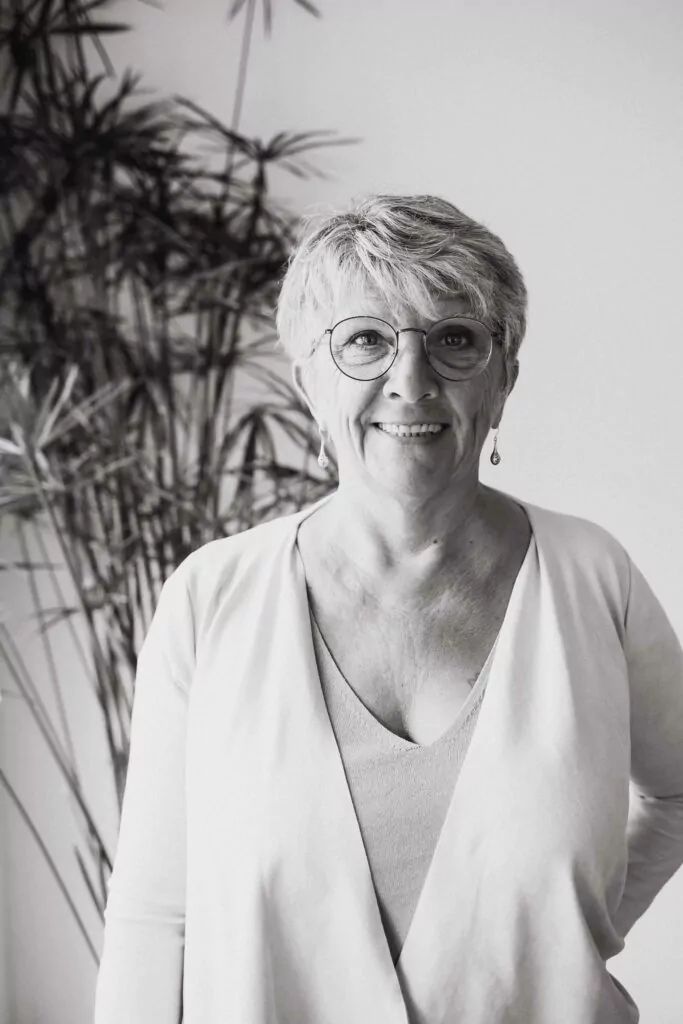 Sypres-Erika-Bataille-Celebrante-laique